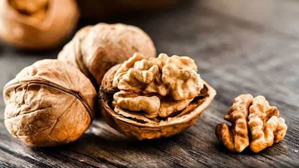 Healthy Foods: చలికాలంలో ఆరోగ్యంగా ఉండాలంటే ఈ డ్రైఫ్రూట్స్, సీడ్స్ను తీసుకోండి.. అవెంటంటే..