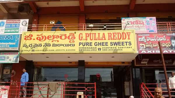 Kurnool: పుల్లారెడ్డి మిఠాయిల దుకాణంలో చోరీ.. నగదుతో పాటు స్వీట్స్ కూడా అపహరించుకెళ్లిన దొంగ..