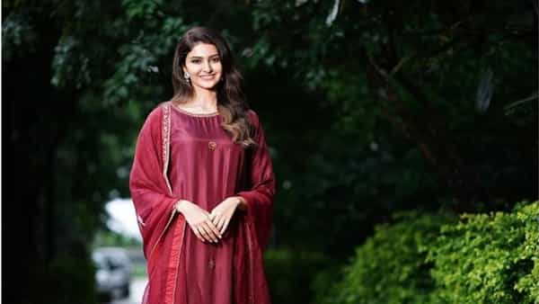 Manasa Varanasi: మిస్ వరల్డ్ పోటీల్లో కరోనా కలకలం.. మహమ్మారి బారిన పడిన మిస్ ఇండియా.. తాత్కాలికంగా పోటీల వాయిదా..