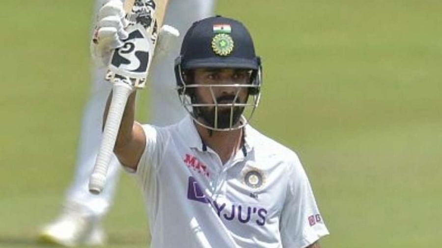 కేఎల్ రాహుల్ ఆసియా వెలుపల 34 టెస్టు ఇన్నింగ్స్ల్లో 5 సెంచరీలు సాధించాడు. అతను ఆసియా వెలుపల 4 సెంచరీలు చేసిన వీరేంద్ర సెహ్వాగ్ను బద్దలు కొట్టాడు. ఆసియా వెలుపల అత్యధికంగా 15 సెంచరీలు చేసిన ఆటగాడిగా సునీల్ గవాస్కర్ నిలిచాడు.