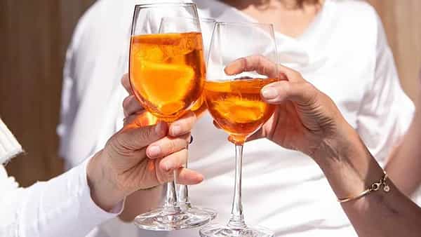 Alcohol Expiry Date: మద్యం ప్రియులకు షాకింగ్ న్యూస్.. వైన్కు కూడా ఎక్స్పైరీ డేట్ ఉంటుందట..