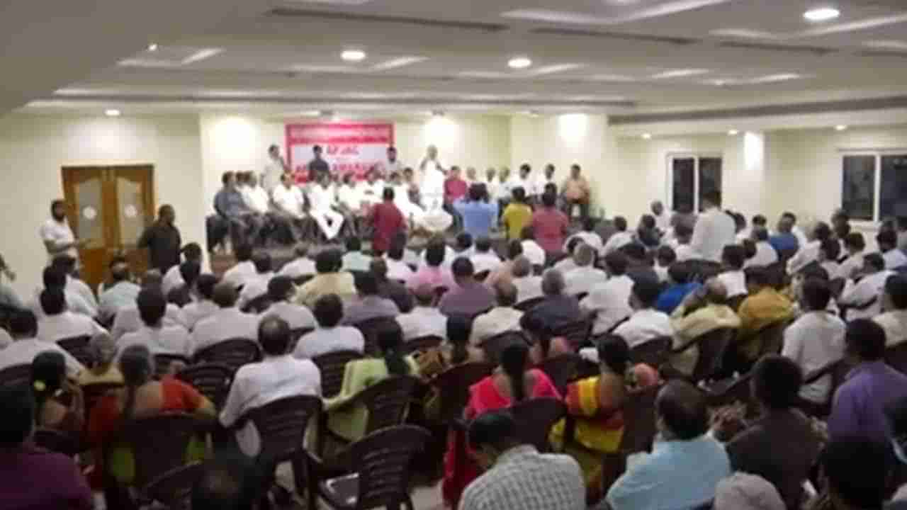 AP PRC: ఉద్యోగ సంఘాలకు షాక్.. రేపు జాయింట్ స్టాఫ్ కౌన్సిల్ మీటింగ్.. PRC సహా ఉద్యోగుల సమస్యలపై చర్చ..