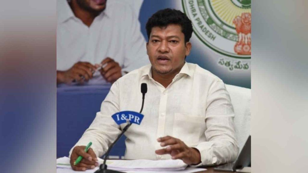 Minister vs VRO’s: మంత్రి పెట్టిన మాటల మంట.. తగ్గేదే లే అంటున్న అధికారులు.. ఇంతకీ ఏం జరిగిందంటే..! Minister vs VRO’s: మంత్రి పెట్టిన మాటల మంట.. తగ్గేదే లే అంటున్న అధికారులు.. ఇంతకీ ఏం జరిగిందంటే..!