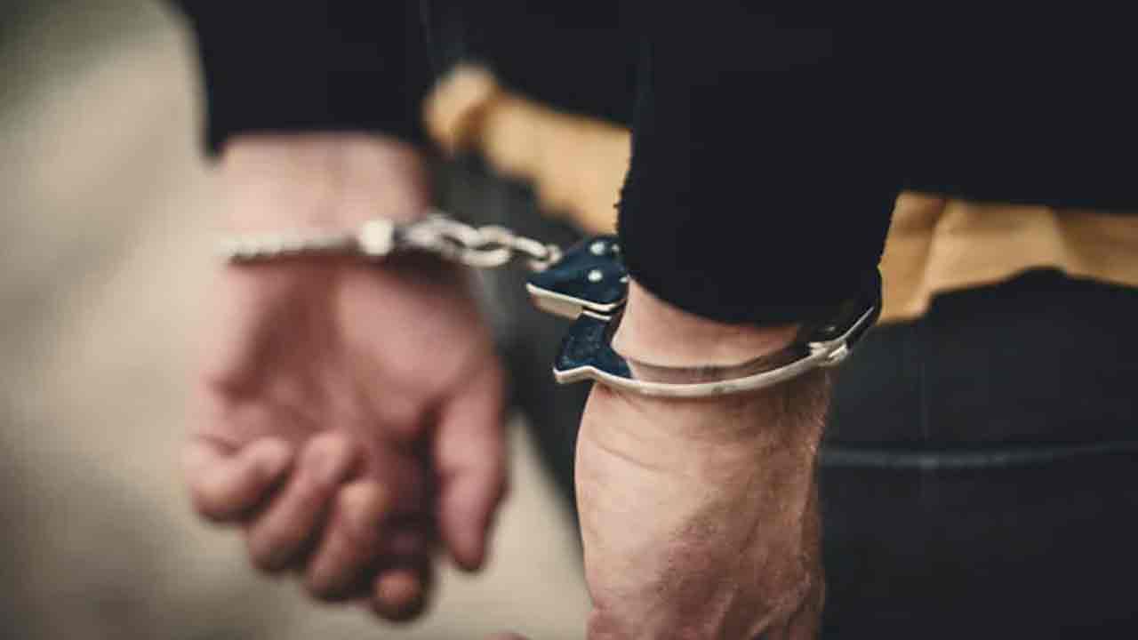 Arrested: మూడు రోజుల్లో ఐదుసార్లు అరెస్ట్ అయ్యాడు.. అదీ నేరం చేయకుండానే..