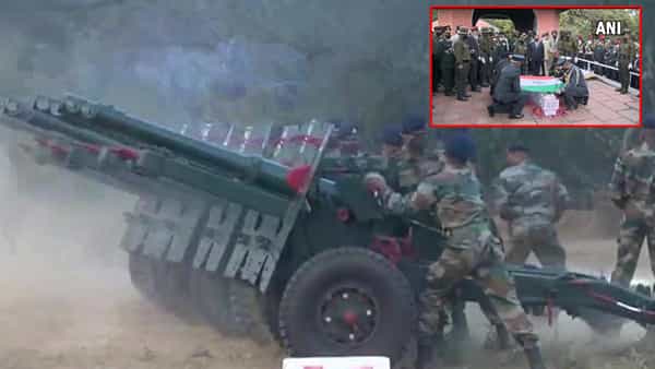 Bipin Rawat Last Rites: బిపిన్ రావత్కు 17తుపాకులతో ప్రభుత్వ వందనం.. ఎందుకు ఇలా?