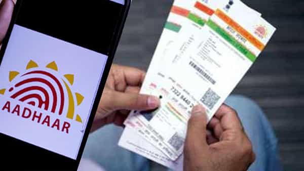 Blue Color Aadhaar: బ్లూ కలర్ ఆధార్ కార్డు గురించి తెలుసా..? ఇది ఎవరికి జారీ చేస్తారు..?