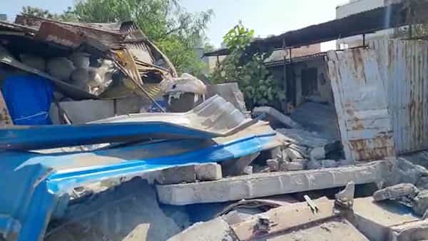 Blast in Hyderabad: హైదరాబాద్లో భారీ పేలుడు.. కెమికల్ డబ్బాను కట్ చేస్తుండగా..