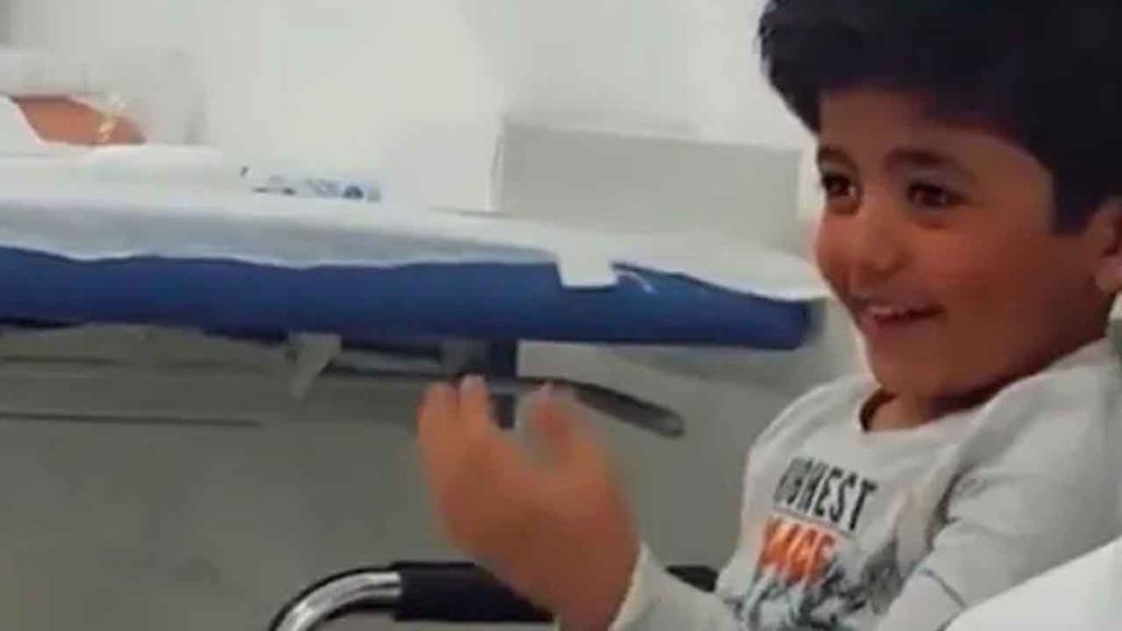 Viral Video: కృత్రిమ చేతిని పొందిన చిన్నారి.. మనసును కదిలిస్తున్న స్వచ్ఛమైన చిరునవ్వు.. అందమైన వీడియో మీకోసం.. Viral Video: కృత్రిమ చేతిని పొందిన చిన్నారి.. మనసును కదిలిస్తున్న స్వచ్ఛమైన చిరునవ్వు.. అందమైన వీడియో మీకోసం..