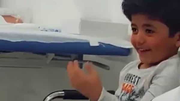 Viral Video: కృత్రిమ చేతిని పొందిన చిన్నారి.. మనసును కదిలిస్తున్న స్వచ్ఛమైన చిరునవ్వు.. అందమైన వీడియో మీకోసం..