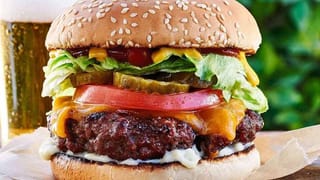 Viral Video: దర్జాగా కూర్చోని కటింగ్ చేయించుకున్న కోతి.. చూసి నోరెళ్లపెడుతున్న నెటిజన్స్.. వీడియో వైరల్..