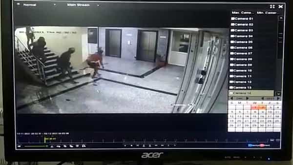 Crime News: కృష్ణా జిల్లాలో మారణాయుధాలతో ముసుగు దొంగల హల్ చల్.. CCTV కెమెరాల్లో షాకింగ్ దృశ్యాలు..
