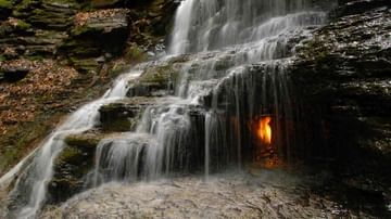 Chestnut Ridge Falls: జలపాతం వెనుక నిత్యం వెలుగుతున్న దీపం.. మిస్టరీ అంటున్న జనం.. గ్యాస్ అంటున్న సైన్స్.. ఎక్కడంటే..
