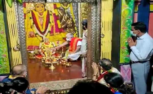 CJI NV Ramana: వరంగల్ జిల్లాలో సీజేఐ పర్యటన.. భద్రకాళీ ఆలయంలో ఎన్వీ రమణ దంపతుల పూజలు