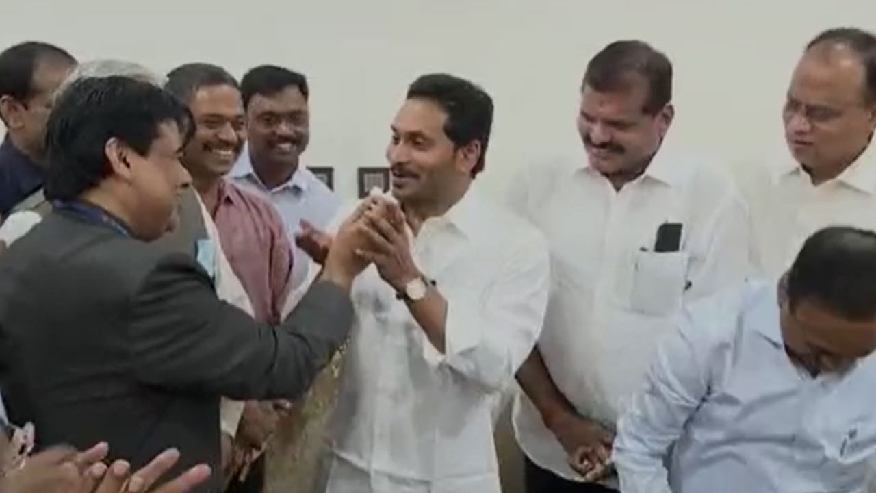 CM Jagan Birthday: ఘనంగా సీఎం వైఎస్ జగన్ జన్మదిన వేడుకలు.. శుభాకాంక్షలు తెలిపిన ప్రధాని మోదీ