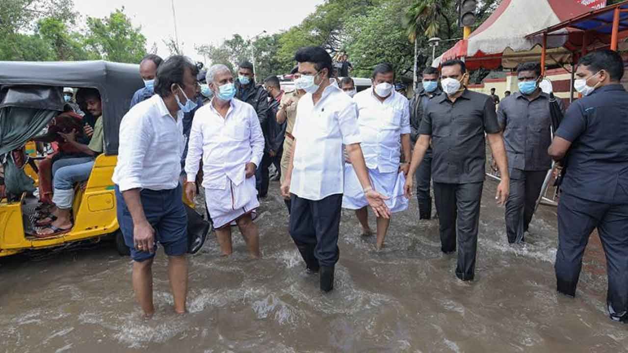 Tamil Nadu Floods: అసలు సిసలైన సీఎం అనిపించుకుంటున్న స్టాలిన్.. ఇంతకీ ఆయన ఏం చేశారో తెలుసా..!