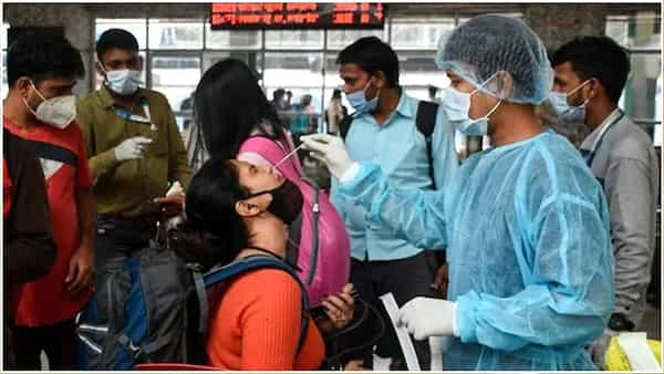 India Corona Cases: జెట్ స్పీడ్తో కోరలు చాస్తున్న కరోనా.. 24 గంటల్లో 55 శాతంకు పైగా కేసులు..