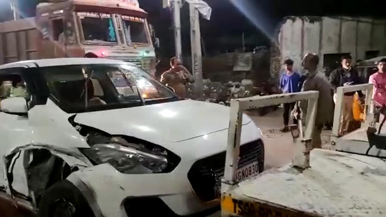 Hyderabd: Swift harassment in Chadar Ghat .. woman along with car ...