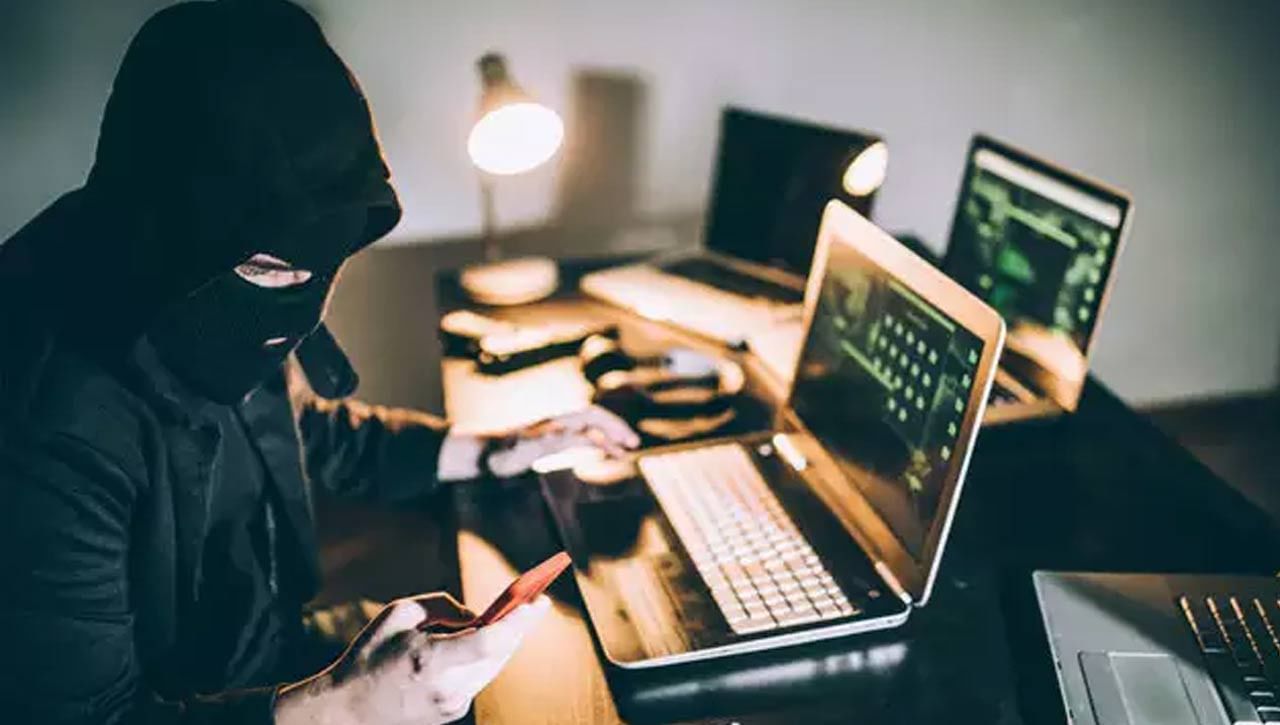 Cyber Fraud: మరోసారి రెచ్చిపోయిన సైబర్ నేరగాళ్లు.. మహేశ్ బ్యాంకులోని రూ.12 కోట్లు మాయం..