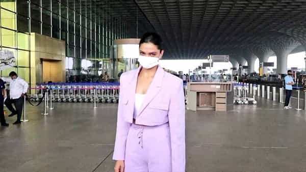 Deepika padukone: చూపులు గుచ్చుకోవడం అంటే ఇదేనేమో.. హైదరాబాద్లో ల్యాండ్ అయిన వాలు కళ్ల వయ్యారి