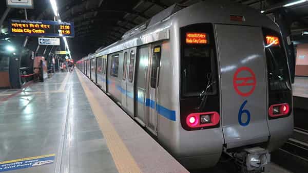Metro Line: మెట్రో లైన్ వైర్లను కట్ చేసి దొంగతనానికి యత్నం.. నిలిచిపోయిన మెట్రో సిగ్నల్ వ్యవస్థ.. దొంగల కోసం గాలింపు..!