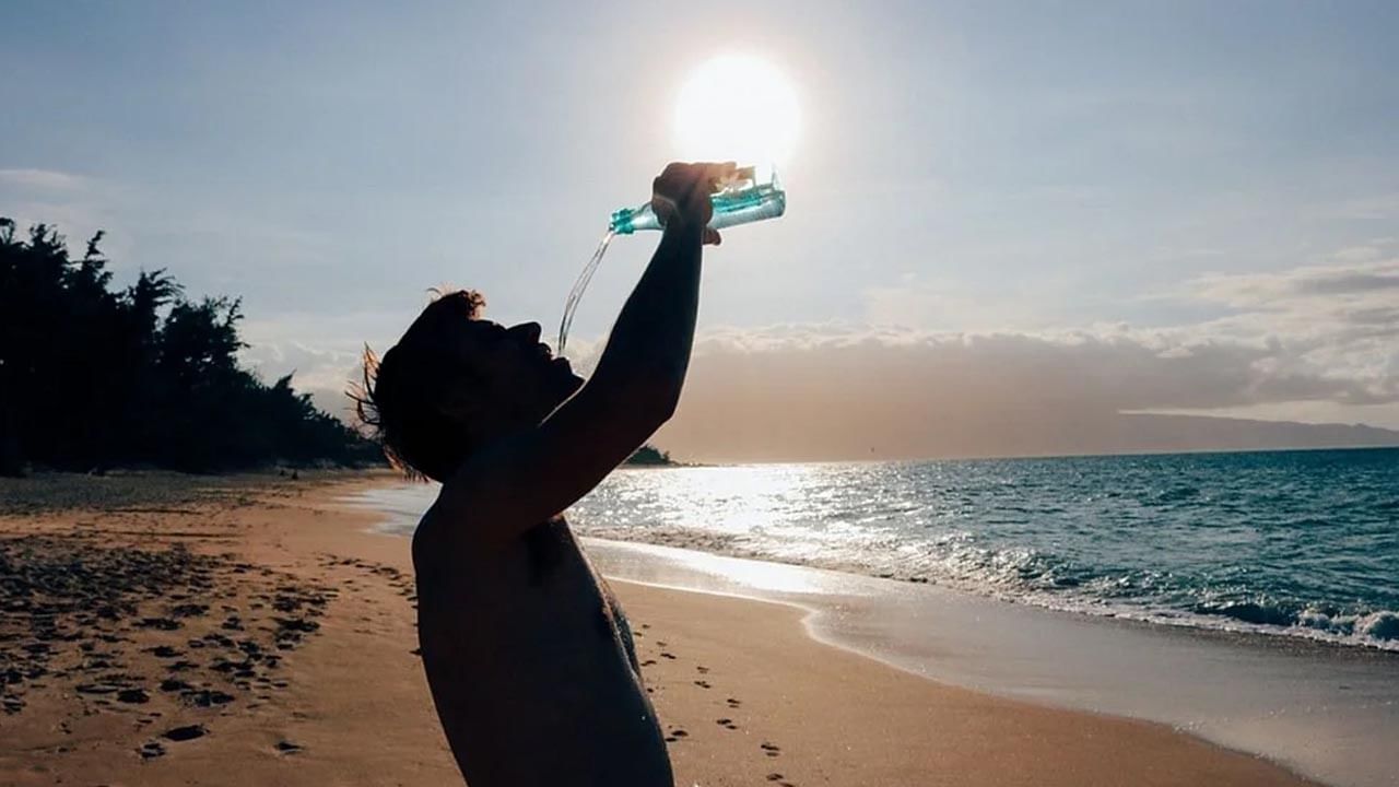 Drinking Water: మీరు మంచి నీరు ఇలా తాగితే ప్రమాదంలో పడతారు.. ఆయుర్వేదం నీరు ఎలా తాగాలని చెబుతుందో తెలుసుకోండి!