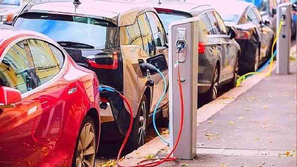 Electric Cars: ఎలక్ట్రిక్‌ కార్ల కొనుగోలుపై పన్ను మినహాయింపు.. ఎంత ప్రయోజనం పొందవచ్చంటే..?