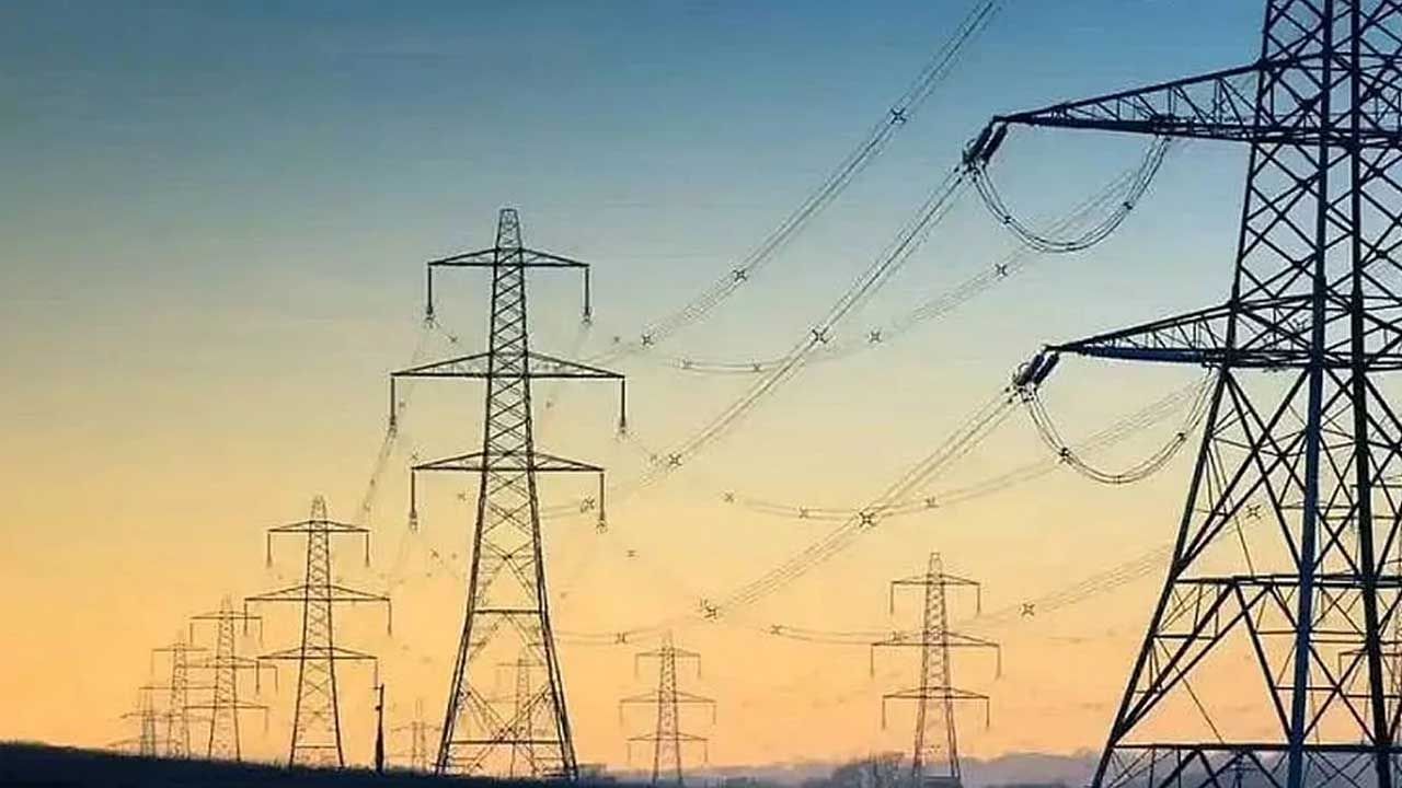 Electricity Debts: విద్యుత్ ఉత్పత్తి కంపెనీలకు డిస్కమ్‌ల బకాయిలు 1.13 లక్షల కోట్లు..దీనిలో తెలుగు రాష్ట్రాల వాటా కూడా అధికమే!