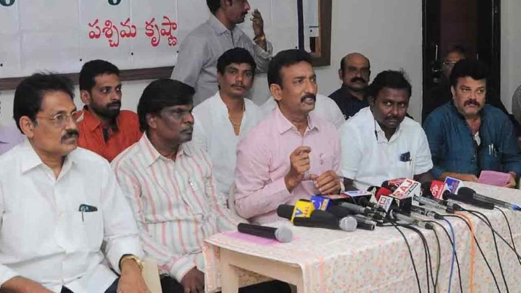 AP Employees vs Govt: ఏపీలో మరో టర్న్ తీసుకున్న పీఆర్సీ ఫైట్.. కీలక నిర్ణయం తీసుకున్న ఉద్యోగులు.. అదేంటంటే..! AP Employees vs Govt: ఏపీలో మరో టర్న్ తీసుకున్న పీఆర్సీ ఫైట్.. కీలక నిర్ణయం తీసుకున్న ఉద్యోగులు.. అదేంటంటే..!