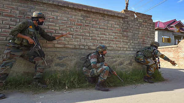 Jammu kashmir Encounter: షోపియాన్లో కాల్పుల మోత.. భద్రతా బలగాలు, ఉగ్రవాదుల మధ్య కొనసాగుతున్న ఎన్కౌంటర్..