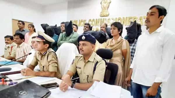 Fake Certificates: దేశంలోని ఏ యూనివర్సిటీ సర్టిఫికెట్ అయినా క్షణాల్లో రెడీ.. కేంద్రం తెలిపిన షాకింగ్ వివరాలు..!