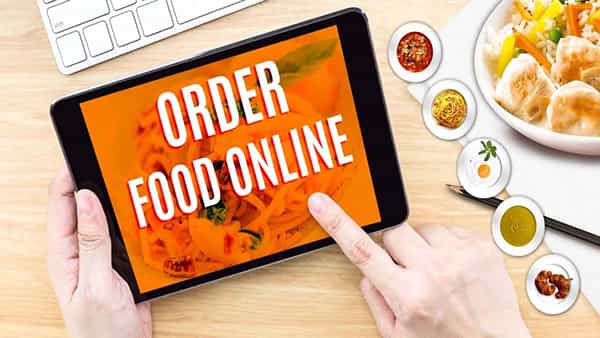 Swiggy, Zomato: 5 శాతం జీఎస్టీ వసూలు చేయనున్న ఫుడ్ డెలివరీ సంస్థలు.. కస్టమర్లపై భారం పడుతుందా..?