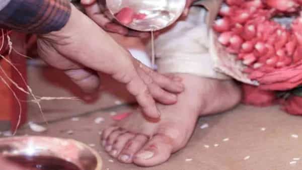 Feet Touching Rules : ఒకరి పాదాలను తాకేటప్పుడు ఈ ఐదు విషయాలను తప్పక గుర్తుంచుకోవాలి..