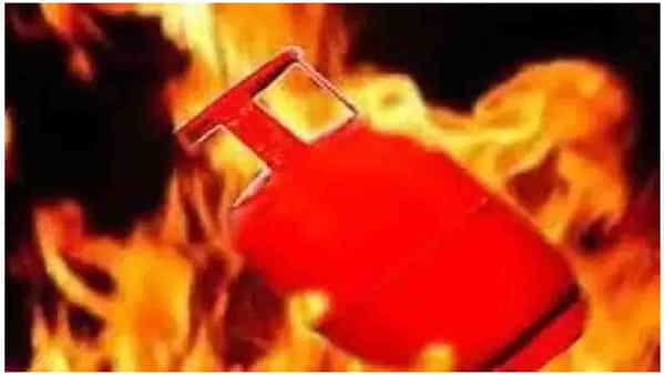 Cylinder Blast: సిలిండర్ పేలి ఒకే కుటుంబానికి చెందిన ఐదుగురు చిన్నారులు దుర్మరణం