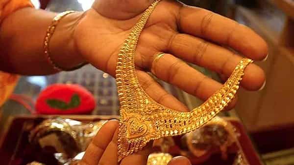 Gold Bonds: గోల్డ్ బాండ్స్లో పెట్టుబడి పెట్టడం మంచిదేనా.. దీని వల్ల ఎన్ని ఉపయోగాలు ఉన్నాయంటే..