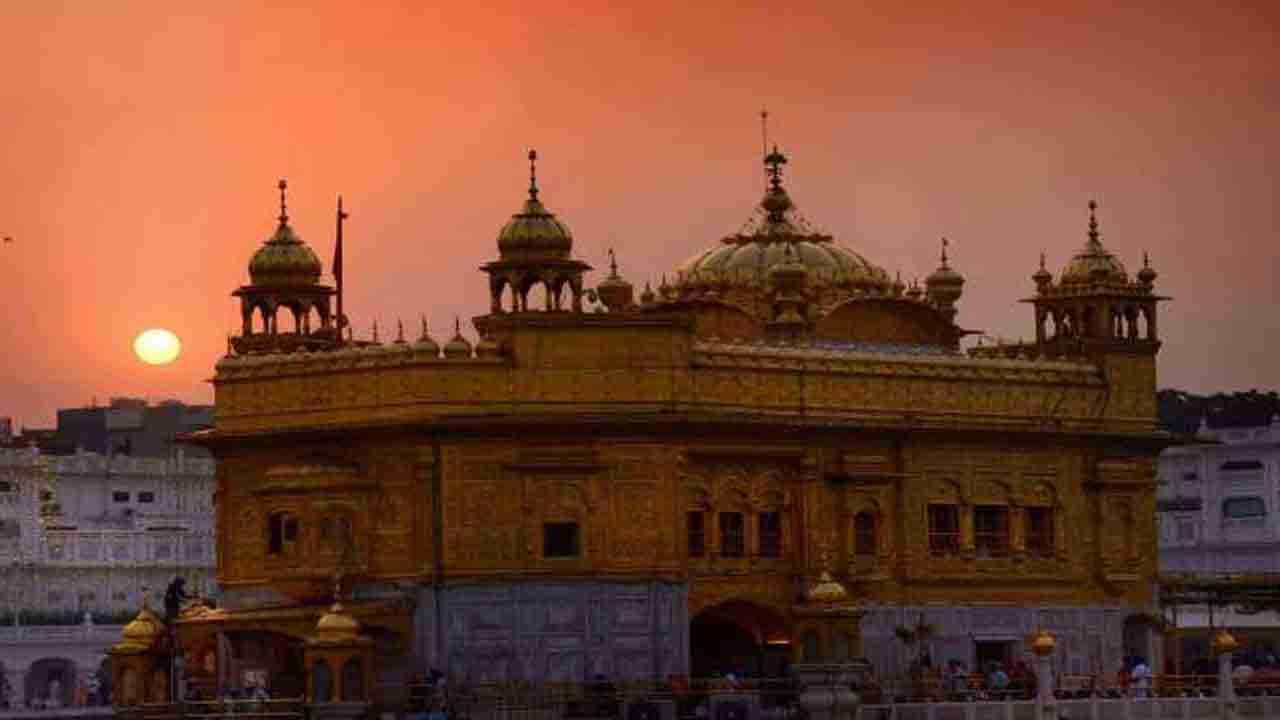 Amritsar: గోల్డెన్ టెంపుల్‌లోకి దూసుకెళ్లాడు.. తల్వార్ తీసుకున్నాడు.. తర్వాత ఏమైదంటే..