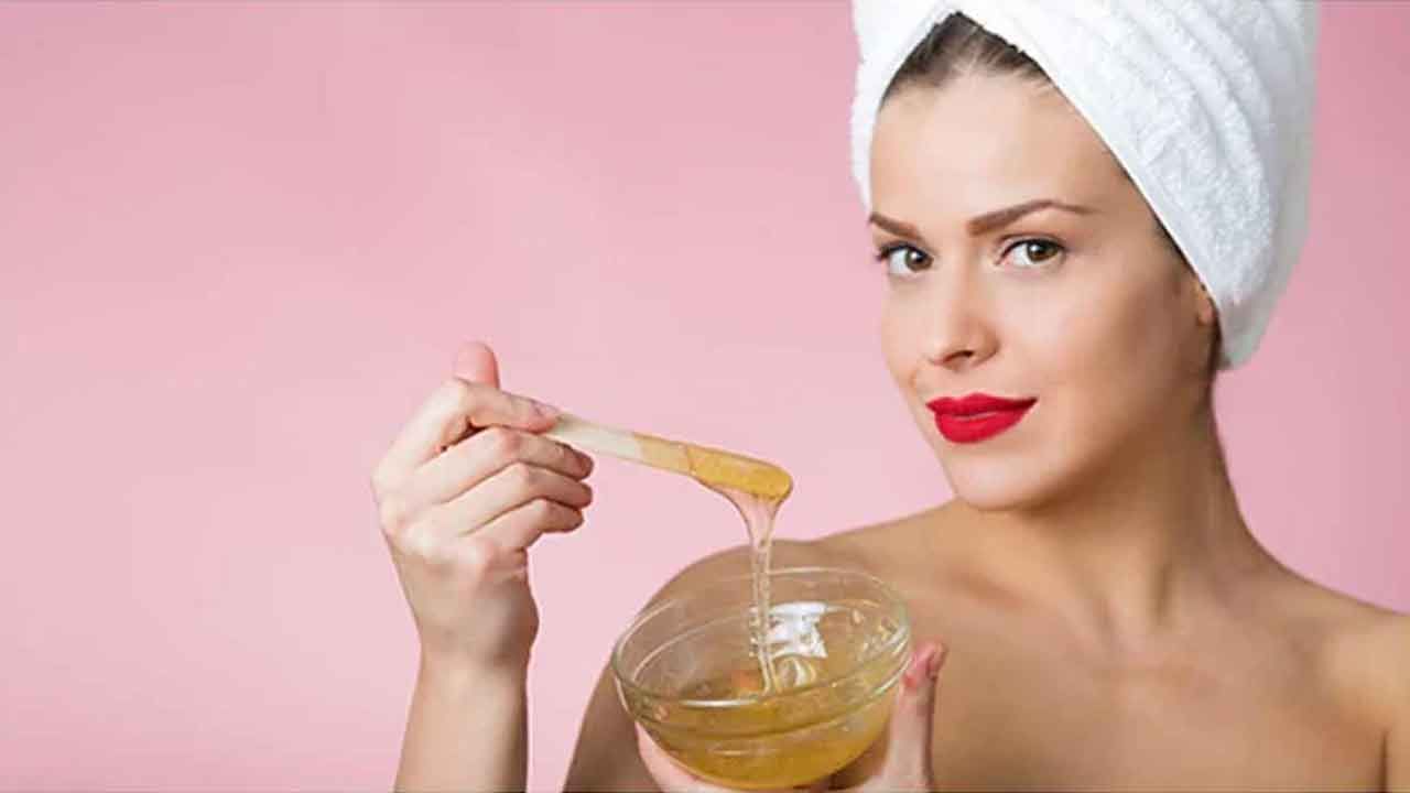 Honey for Skin: పట్టులాంటి చర్మం కోసం తేనెను ఉపయోగించండి.. ఎలా వాడాలో తెలుసుకోండి..