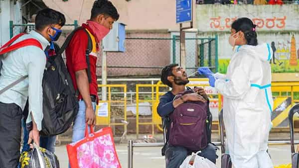 India Coronavirus: దేశంలో తగ్గుతున్న కరోనా యాక్టివ్ కేసులు.. నిన్న మరణాలు ఎన్నంటే..?