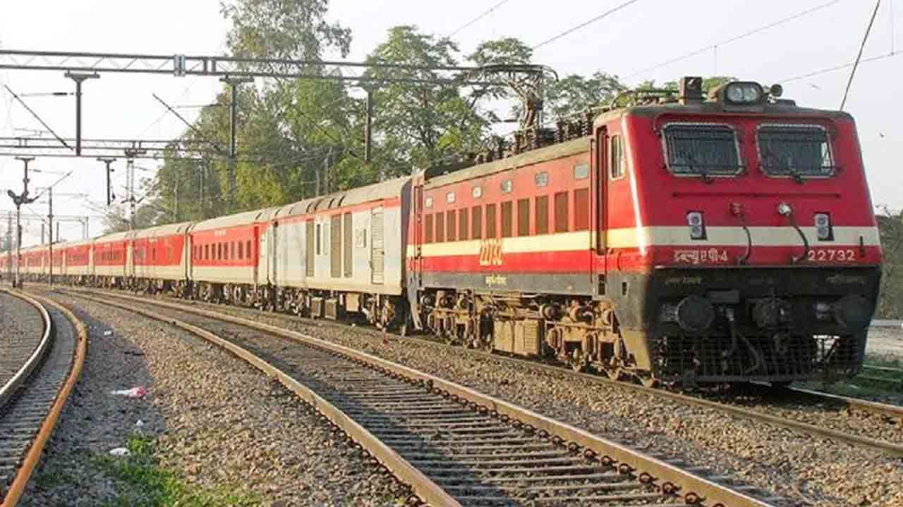 Indian Railway: రైల్వే ఆదాయంలో 49 శాతం పెరుగుదల.. 8 నెలల్లో రూ.14184 కోట్ల ఆదాయం