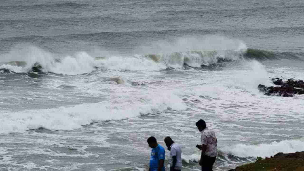 Cyclone Jawad: దూసుకొస్తున్న జొవాద్‌ ప్రళయం.. ఏపీలోని ఆ జిల్లాల్లో భారీ వర్షాలు.. ప్రజలకు అలర్ట్..