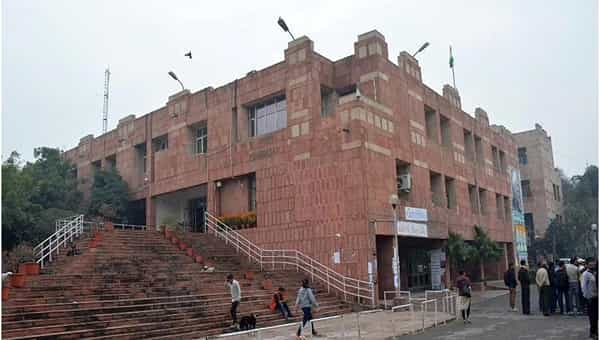 JNU: లైగింక వేధింపులను నివారించాలంటే అమ్మాయిలు ఇలా చేయాలి.. వివాదంగా మారిన జేఎన్యూ సర్క్యూలర్..