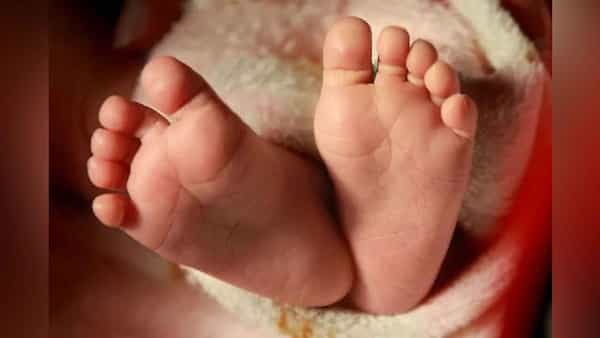 Telangana: మానవత్వం మంటగలవడం అంటే ఇదే.. సులభ్ కాంప్లెక్స్లో ప్రసవం?.. ఆ తరువాత పసిబిడ్డను..!