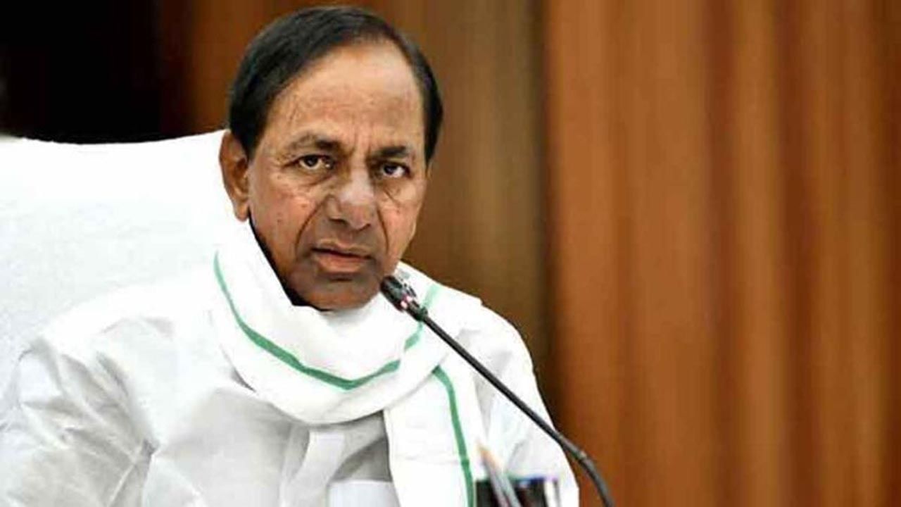 CM KCR Review: కరోనా పట్ల భయాందోళనలు అక్కరలేదు..  స్వీయ నియంత్రణతో పండుగలు జరుపుకోండిః కేసీఆర్