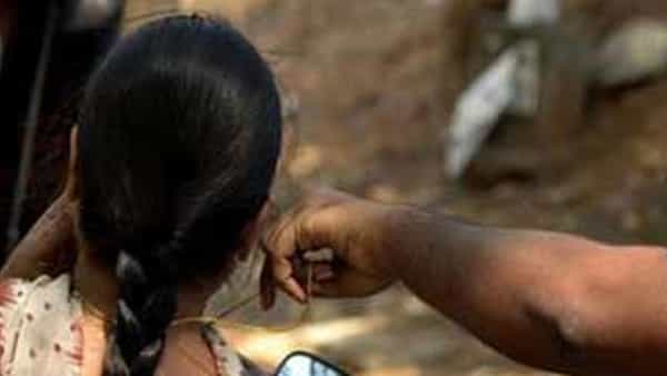 Andhra Pradesh: అనంతపురం జిల్లాలో లేడీ చైన్స్నాచర్ హల్చల్.. బుర్ఖాలో వచ్చి...
