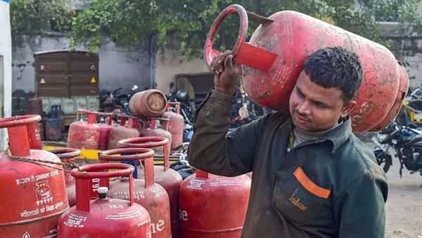 LPG Cylinder: గ్యాస్ వినియోగదారులకు శుభవార్త..! ఇలా చేస్తే ధర తగ్గుతోంది..