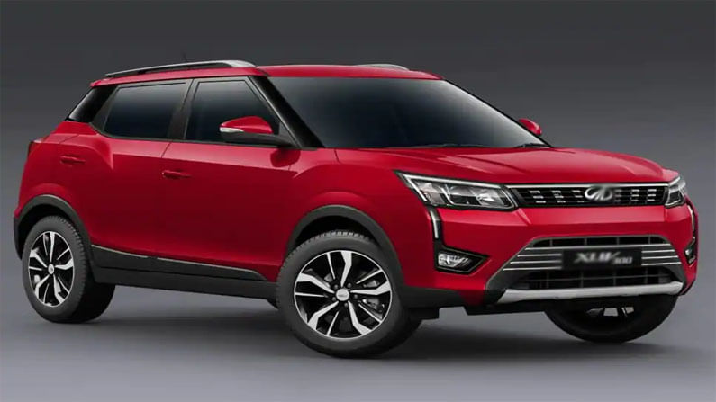 మహీంద్రా XUV300 (Mahindra XUV300): మహీంద్రా XUV300 అనేది మారుతి సుజుకి విటారా బ్రెజ్జా, టాటా నెక్సాన్‌లకు పోటీగా ఉన్న సబ్-4 మీటర్ల ఎస్‌యూవీ. గ్లోబల్ ఎన్‌సీఏపీ క్రాష్ టెస్ట్‌లో XUV300 5 స్టార్ రేటింగ్‌ను సాధించింది. మహీంద్రా XUV300లో రెండు ఎయిర్‌బ్యాగ్‌లు, EBDతో కూడిన ABS, వెనుక డిస్క్ బ్రేక్‌లు, ISOFIX చైల్డ్-సీట్ మౌంట్‌లు, సీట్ బెల్ట్ రిమైండర్‌లు మరియు వెనుక పార్కింగ్ సెన్సార్‌లు అన్ని వేరియంట్‌లలో ఉన్నాయి. హయ్యర్ వేరియంట్స్‌లో 6 ఎయిర్‌బ్యాగ్‌లు, టైర్ ప్రెజర్ మానిటరింగ్ సిస్టమ్, ఫ్రంట్ పార్కింగ్ సెన్సార్లు ఉన్నాయి.