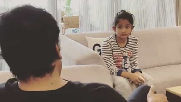 Viral Photo: ఈ ఫోటోలో ఉన్న స్టార్ నటుడు ఎవరో గుర్తించండి.. ఆయన సిల్వర్ స్క్రీన్ను షేక్ చేసే వ్యక్తి