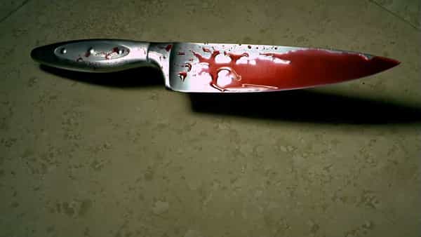 Crime News: నడిరోడ్డుపై యువకుడి గొంతు కోసి హతమార్చేందుకు యత్నం.. పోలీసుల ఏంట్రీతో అసలు నిజం..!