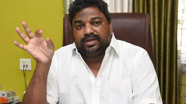 సినిమా టికెట్ రేట్స్ పెంచడంపై నిర్మాత నట్టికుమార్ అసహనం.. తెలంగాణ హైకోర్టును ఆశ్రయిస్తా అంటూ..