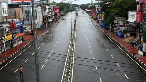 Night Curfew: రోజు రోజుకీ పెరుగుతున్న ఒమిక్రాన్ కేసులు.. రాత్రి కర్ఫ్యూను ప్రకటించిన కేరళ సర్కార్..