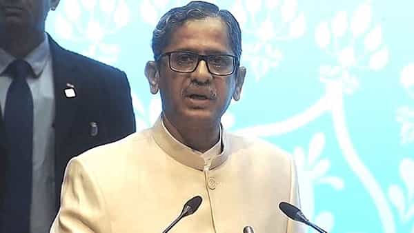 NV Ramana - Telugu: తెలుగు భాష తన ఔన్నత్యాన్ని కోల్పోతోంది.. తీవ్ర ఆవేదన వ్యక్తం చేసిన సీజేఐ ఎన్వి రమణ..